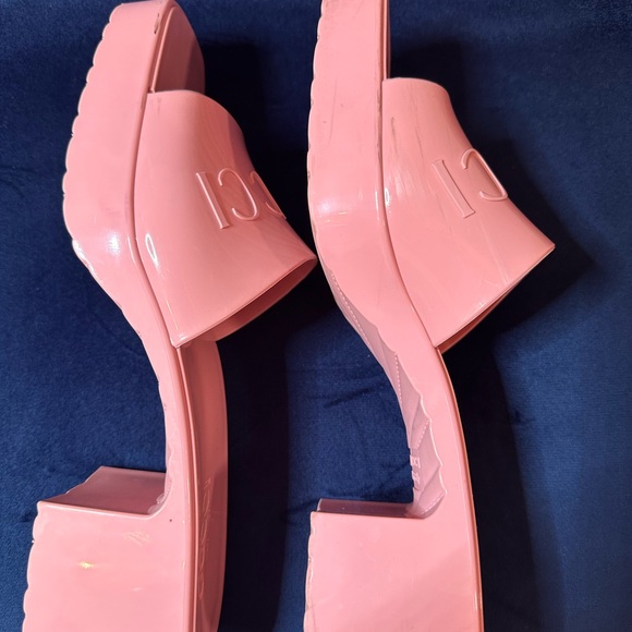 Gucci pink rubber slides size 8.5 - Picture 7 of 10
